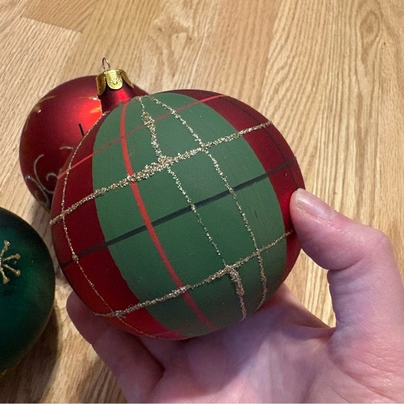 Festive Red and Green Holiday Ornaments Set Ball Christmas Glitter Tartan Snow - Picture 3 of 5